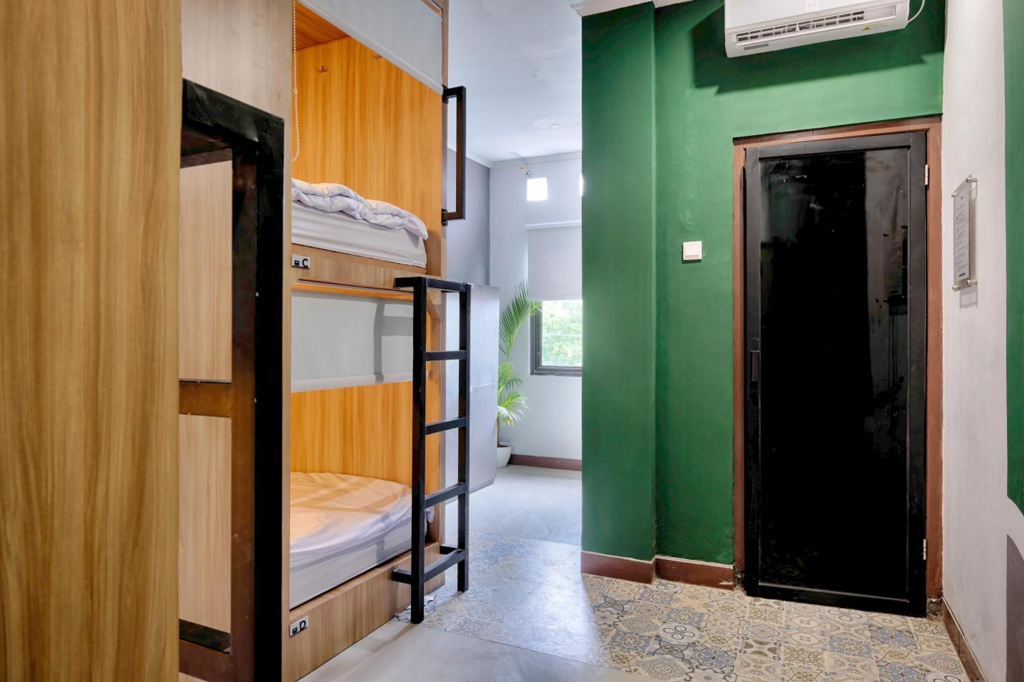 Hubs Hostel Yogyakarta Exteriör bild