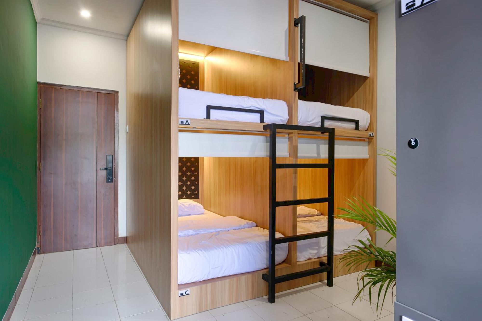 Hubs Hostel Yogyakarta Exteriör bild