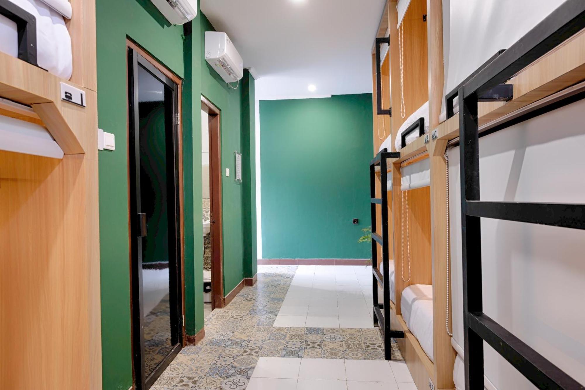 Hubs Hostel Yogyakarta Exteriör bild